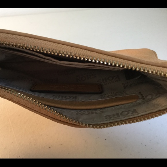 ❤️SOLD❤️MICHAEL KORS Tan Leather Bag Small handbag - Picture 6 of 7